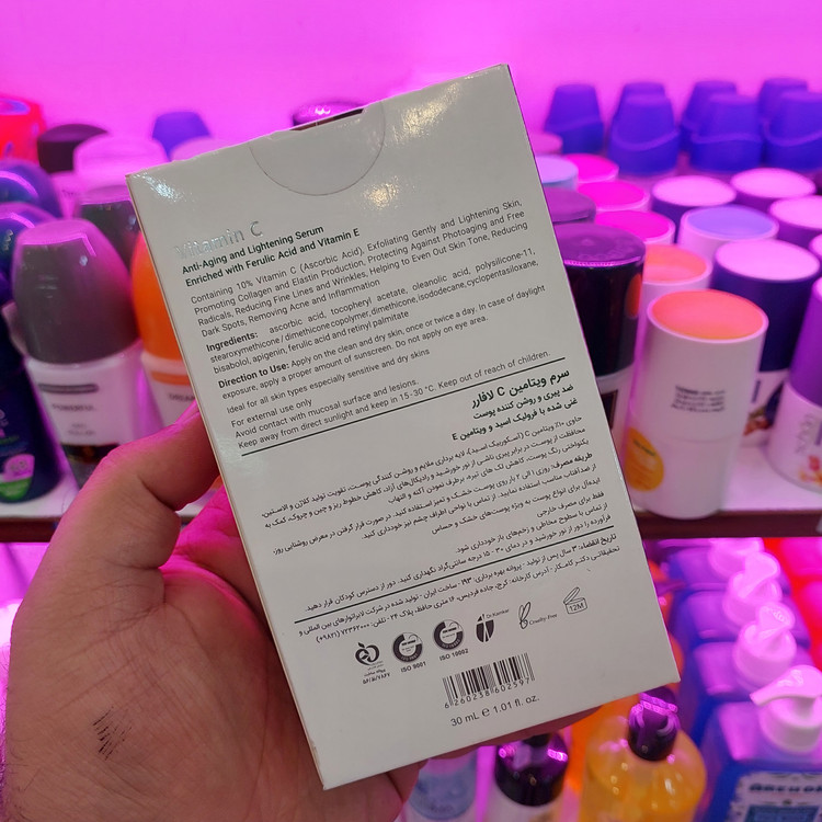 اسپری آب روشنکننده، ترمیمکننده لافارر مدل Anti Ageing and Lightening c20% مناسب برای پوستهای خشک و حساس حجم 30 میلیلیتر